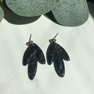 Elegant Black Leaf Earrings